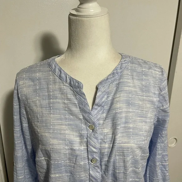 Talbots light blue/ white top - Picture 2 of 4